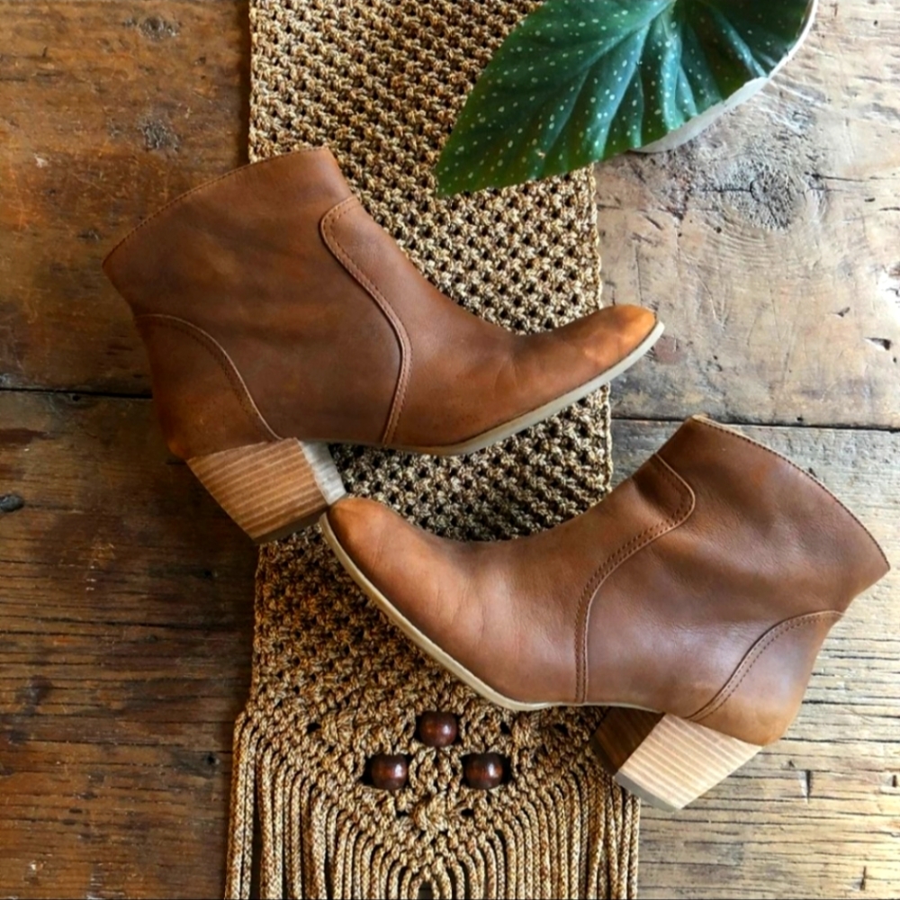 Sole Society So Romy western style ankle boots 8.8